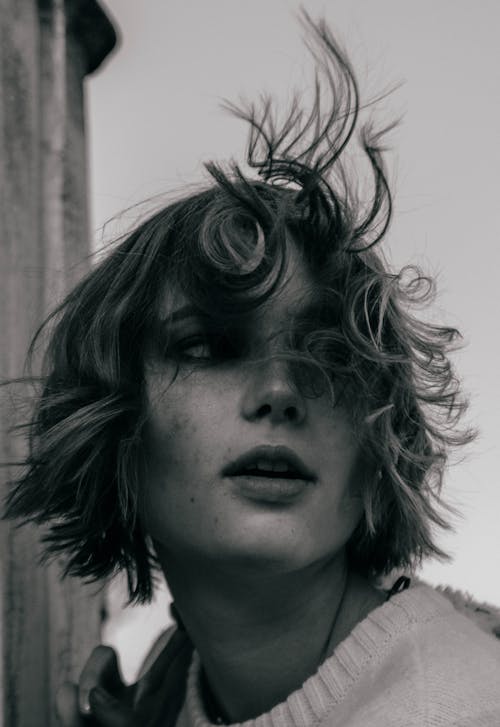 Fotos de stock gratuitas de blanco y negro, cabello corto, cara