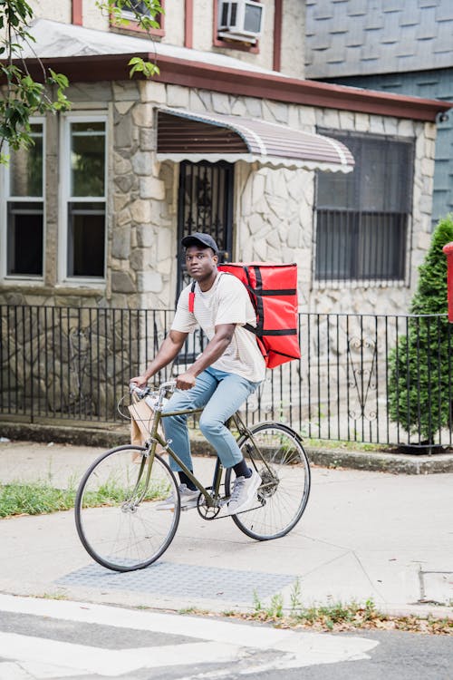 Gratis stockfoto met Afro-Amerikaanse man, backpack, bestellen