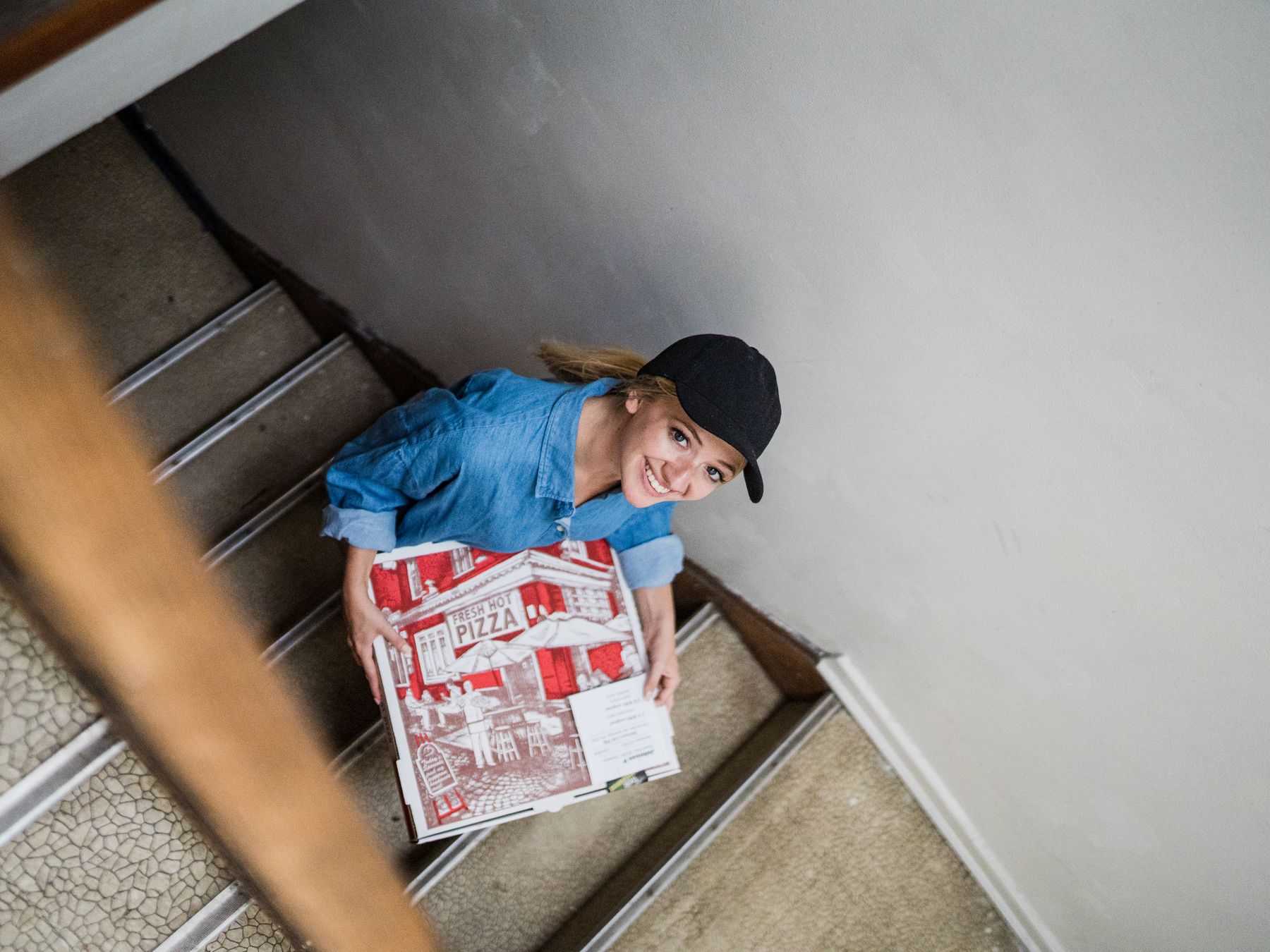 Valley — professional packers wrapping and boxing belongings