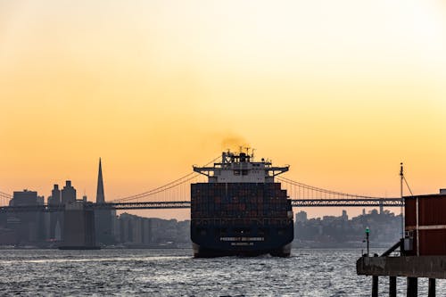 Kostnadsfri bild av bro, broar, containerfartyg