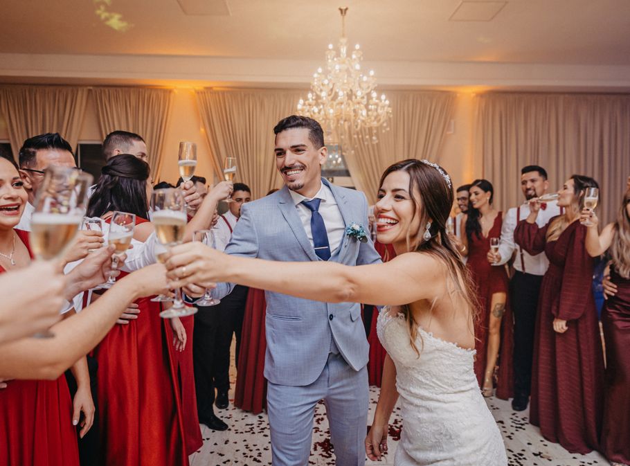 Online dating: starting a conversation on a niche platform