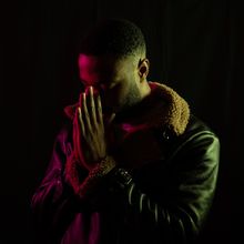 Station artwork: portrait of a singer in low light — photo by JJY Media on Pexels
