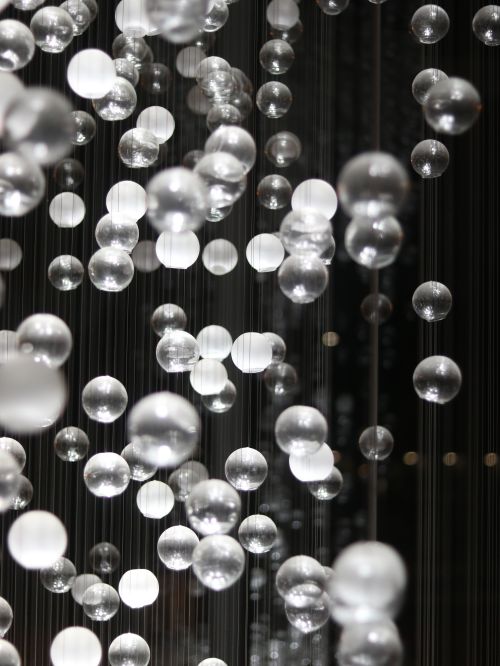 Free Elegant abstract art featuring suspended crystal bubbles in a vertical shot. Stock Photo