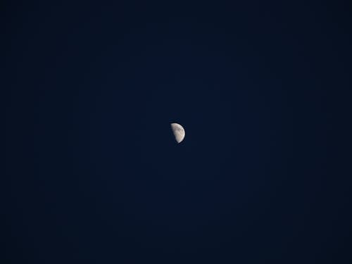 Ingyenes stockfotó éjszakai égbolt, félhold, hold fotózás témában Stockfotó