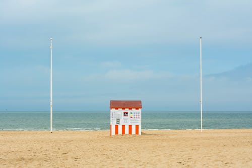 Foto profissional grátis de água, areia, cabana de praia