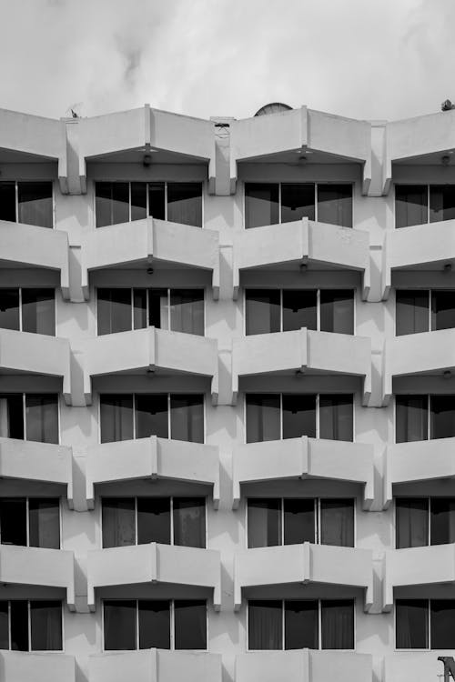 Photos gratuites de balcons, bâtiment, échelle des gris