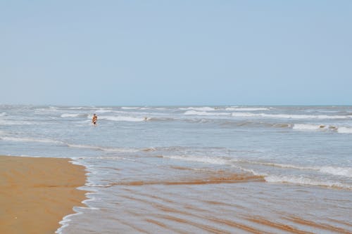 Ilmainen kuvapankkikuva tunnisteilla aallot, hiekkaranta, horisontti Kuvapankkikuva