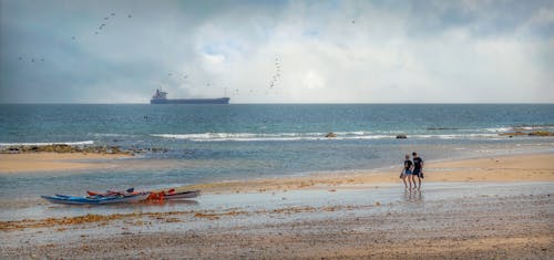 Fotos de stock gratuitas de agua, arena mojada, barco