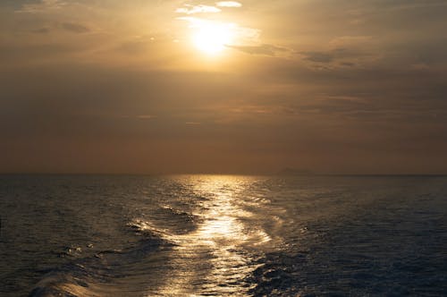 akşam karanlığı, altın saat, deniz içeren Ücretsiz stok fotoğraf