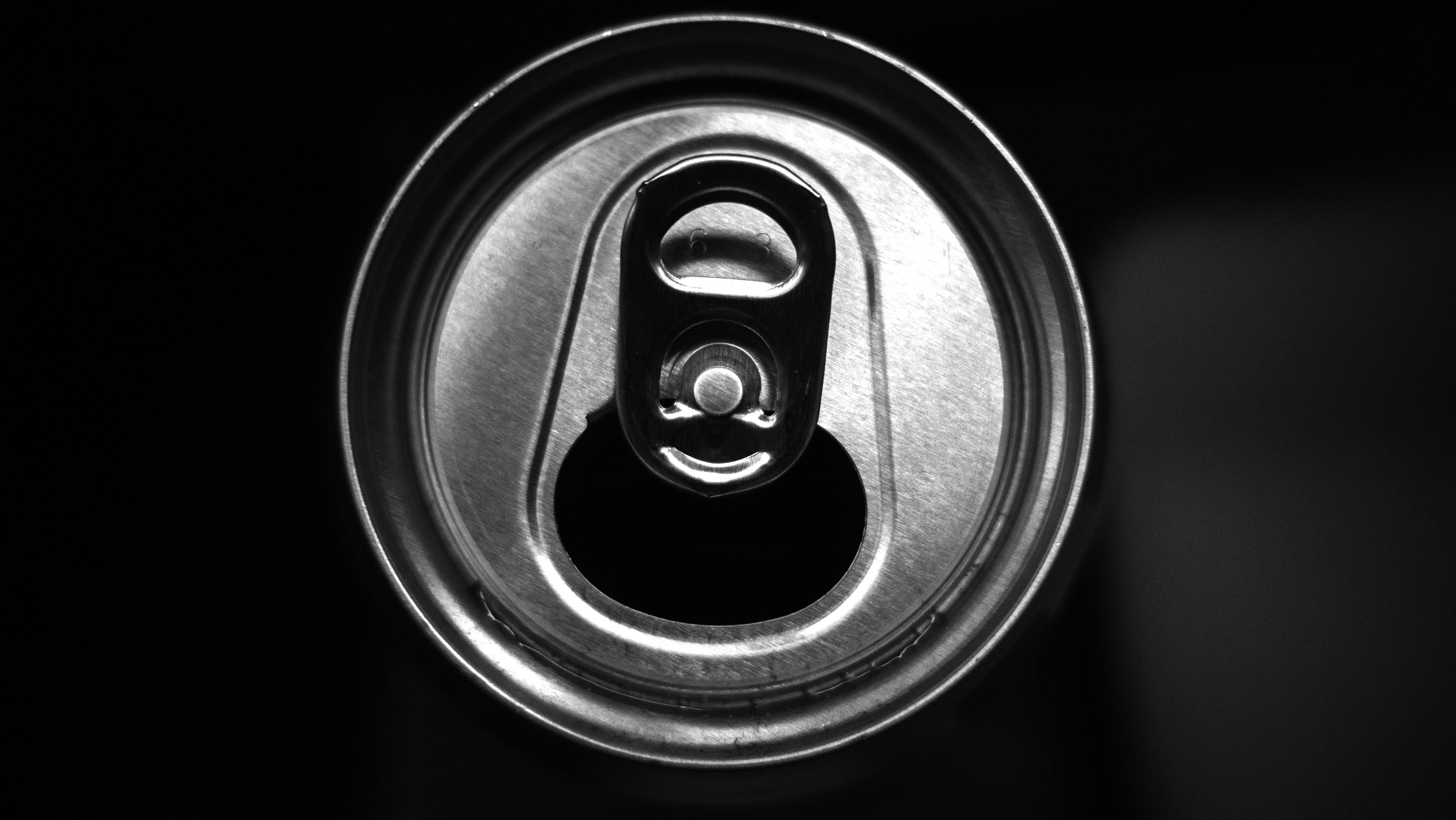 open-beverage-can-free-stock-photo