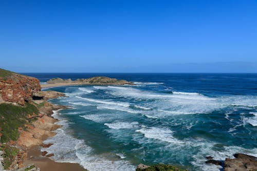 Ocean Waves Crashing on Shore