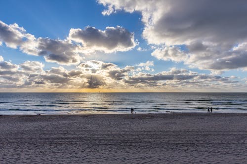 Foto profissional grátis de beira-mar, céu, horizonte