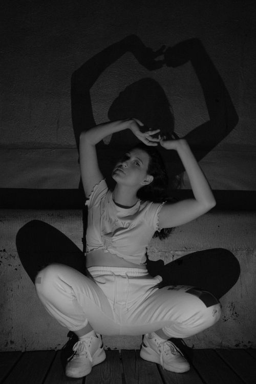 Free Creative black and white portrait of a woman posing with dramatic shadows. Stock Photo