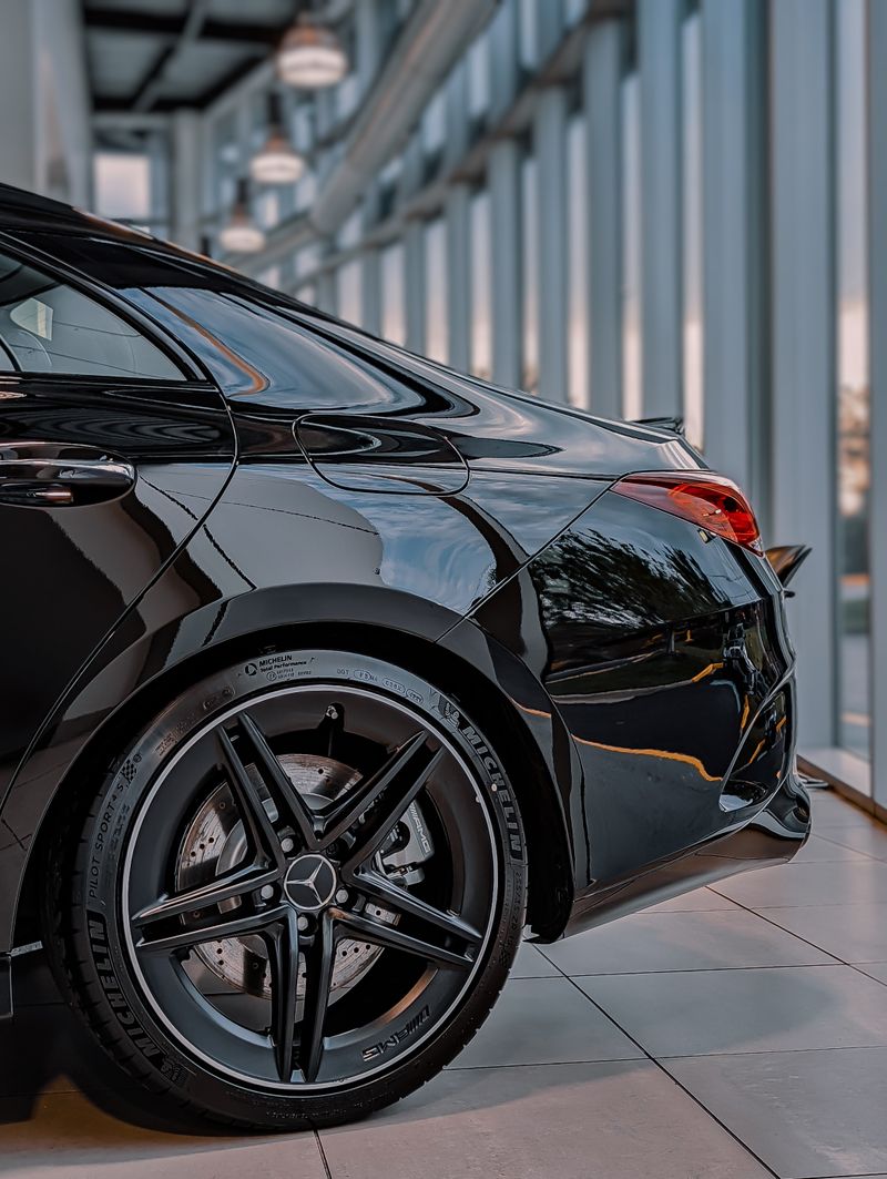 Premium vehicle in a controlled indoor space — stock photo