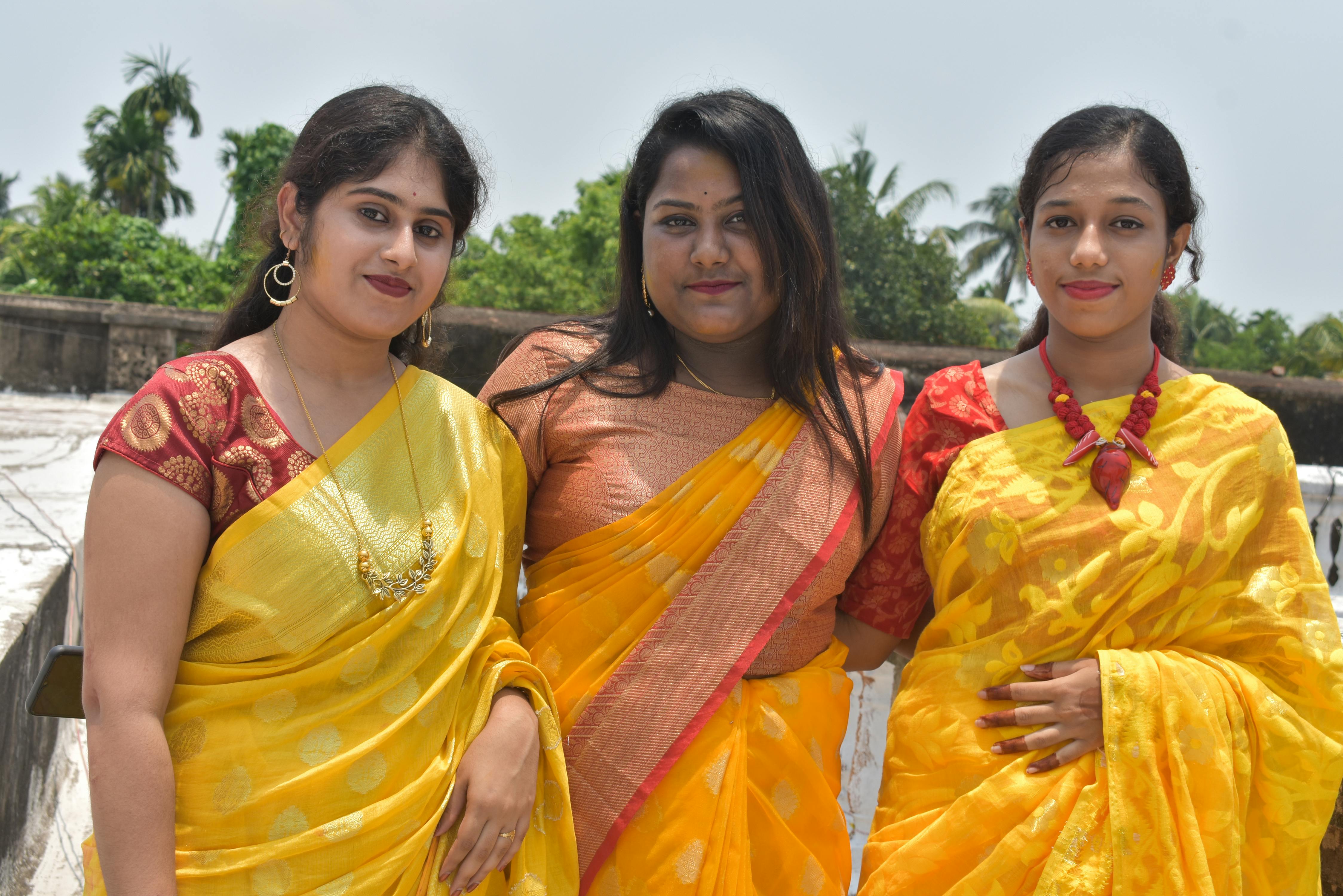 Check out the Sarees in Yellow for this Saraswati Puja... http://bit.ly/ yellow-sarees #yellow #sarees #yellowsari | Yellow saree, Saree designs,  Saree