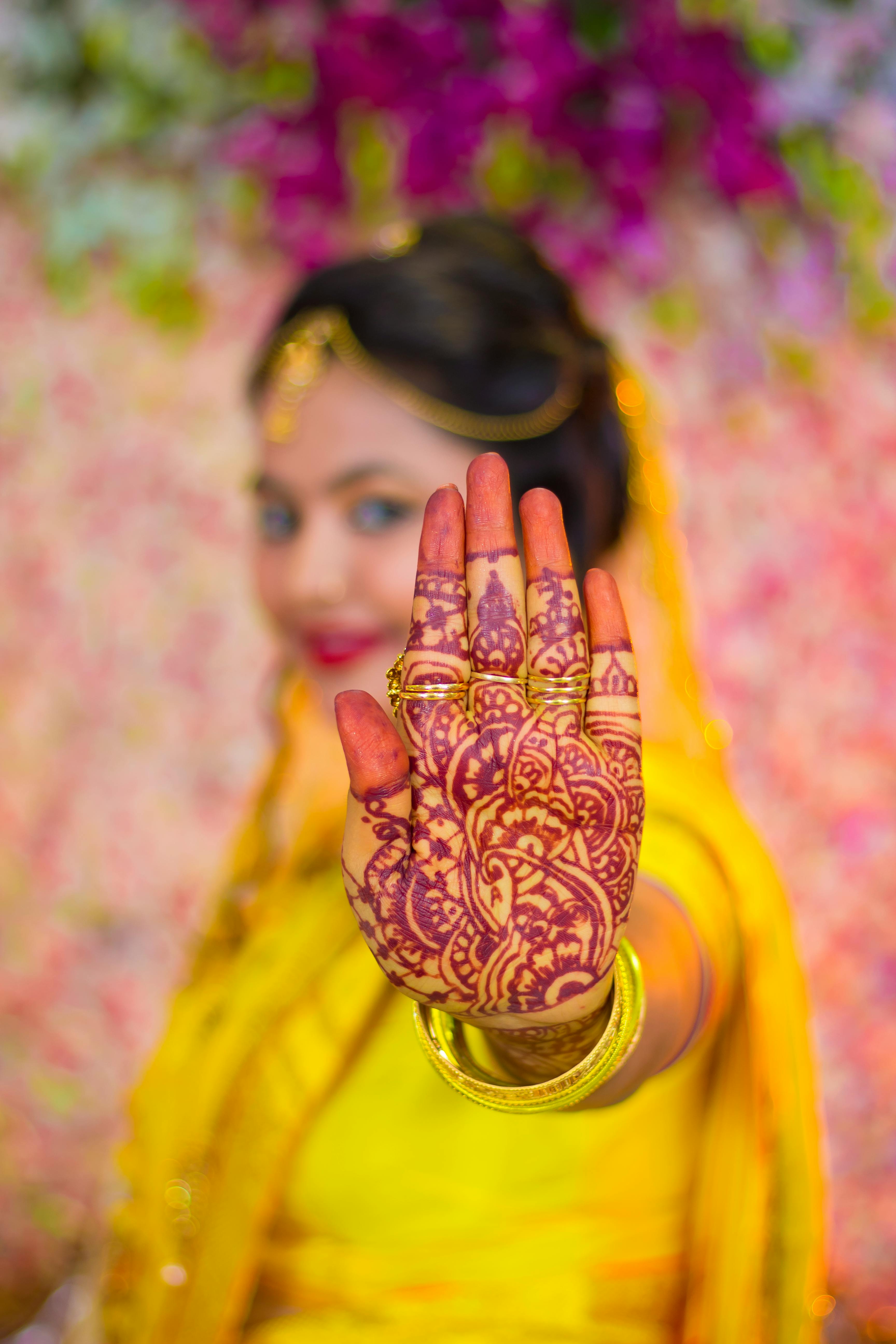 Mehendi poses by this gorgeous bride is taking our hearts away! . Bride-  @hansitakalra Mua- @preeti_rekha.mua Eyelashes - @beautyessenti... |  Instagram