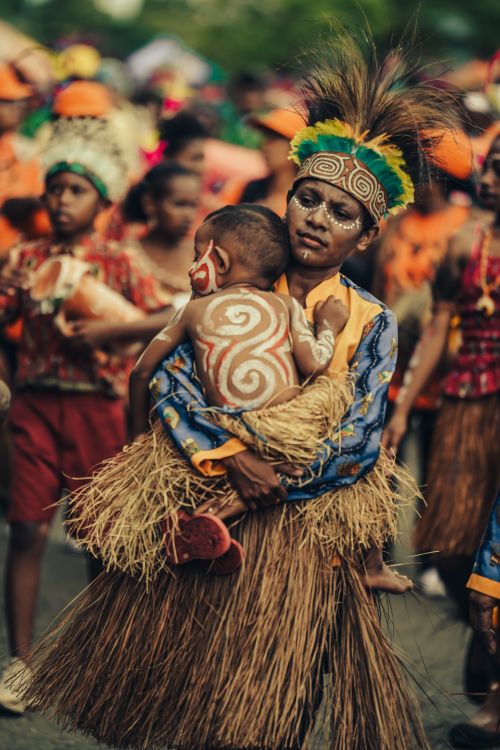Free Celebrating Papuan tradition with colorful attire and body art in a community parade. Stock Photo