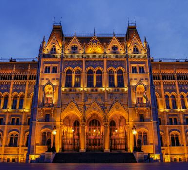 Ruin bar crawl with a local — Budapest