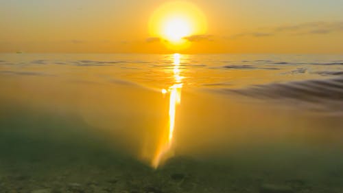 Ingyenes stockfotó korai napkelte, Napkelte, tenger hullámai napkelte témában