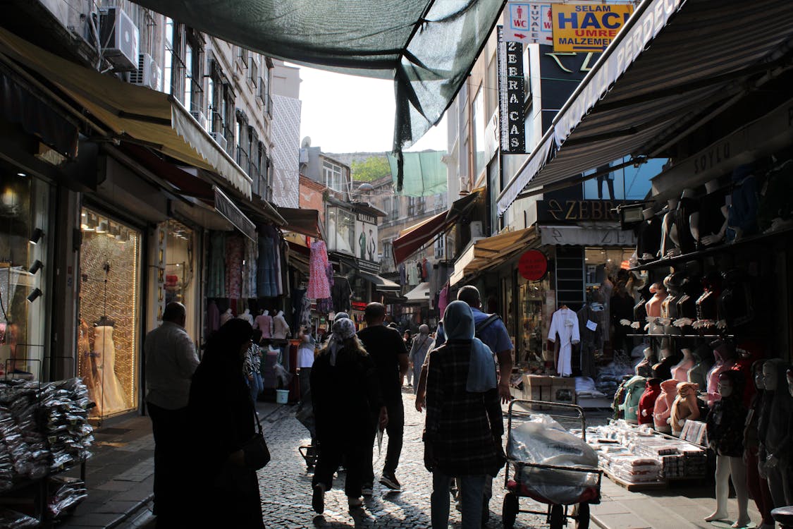 busy-pedestrian-street-in-turkish-city