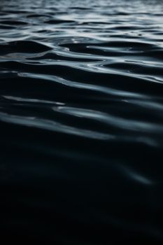 Strahlendes Wasser & Dunkel – Dunkles AMOLED Wallpaper