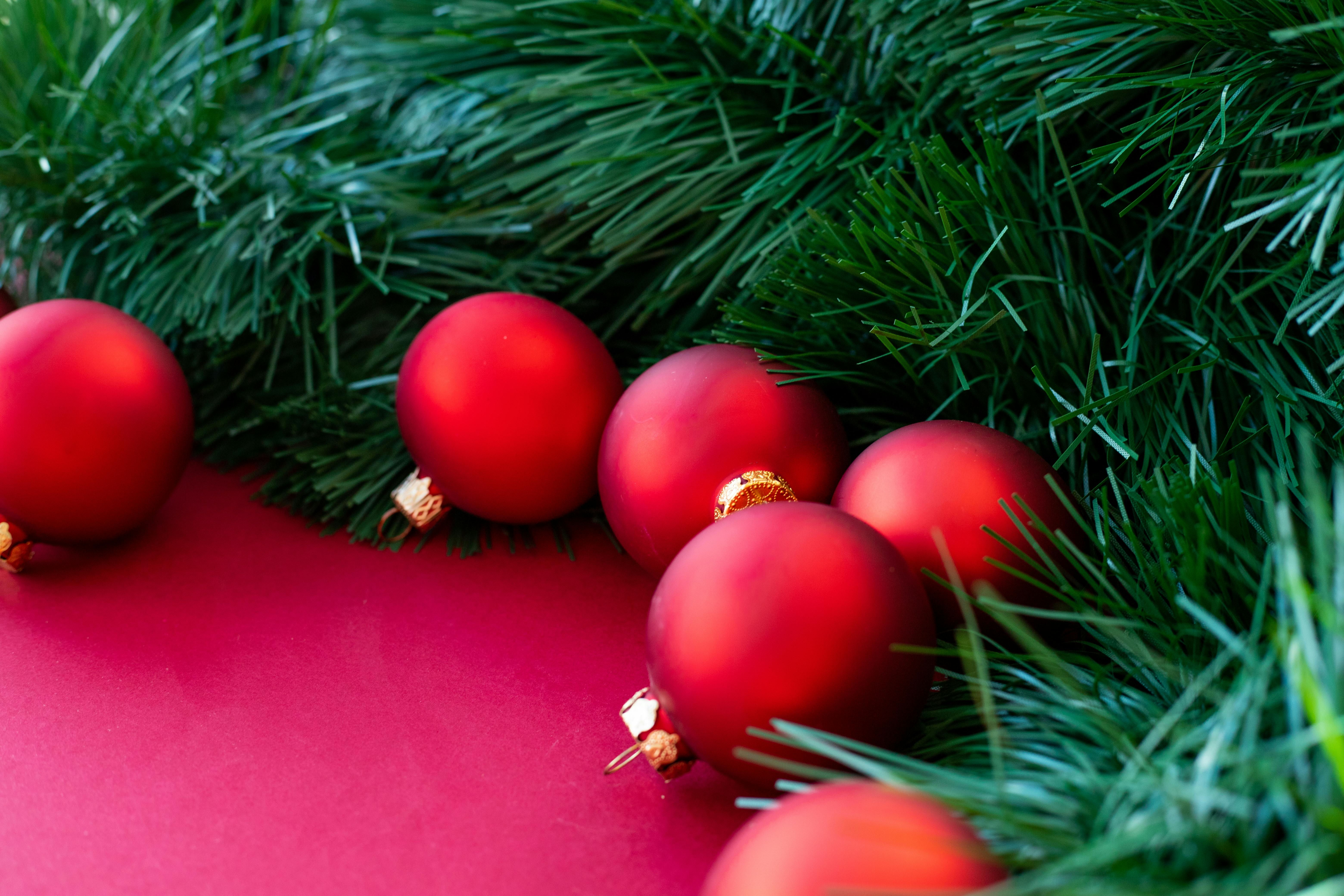These Christmas Songs Most Likely to Tank Productivity at Work, Study Finds — Photo by Mateusz Feliksik on Pexels