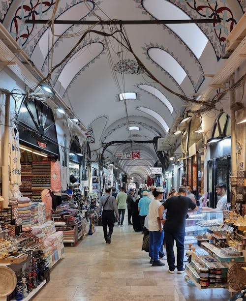 dükkanlar, insanlar, koridor içeren Ücretsiz stok fotoğraf