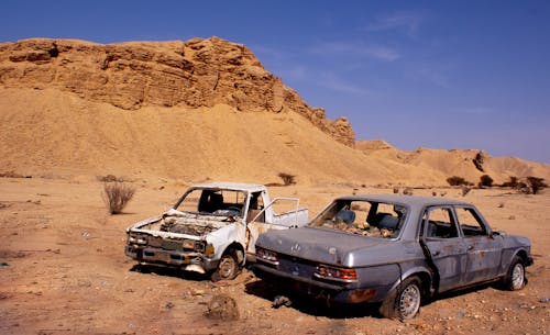 Free Abandoned Cars on Desert Stock Photo