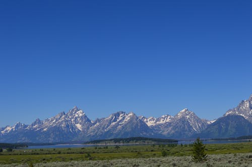 Photos gratuites de beauté, chaîne de montagnes, ciel bleu