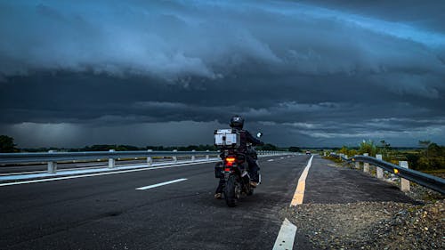 Základová fotografie zdarma na téma bouře, déšť, jezdec