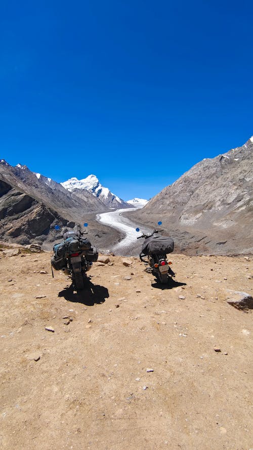 Motorcycles with Drang Drung Glacier in Zanskar