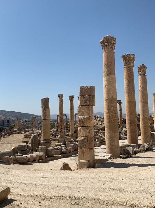 Free Scenic view of ancient Roman columns under a clear sky, showcasing historical architecture. Stock Photo