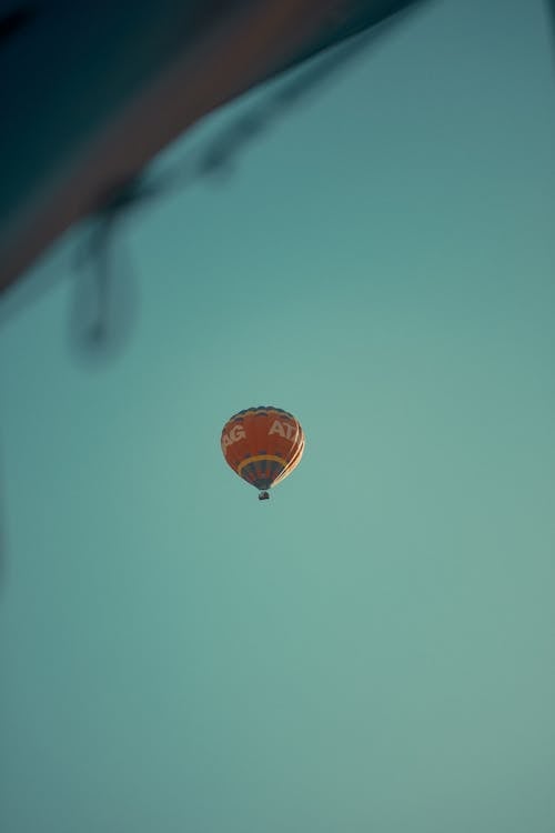 Darmowe zdjęcie z galerii z balon na gorące powietrze, latający, pionowy strzał
