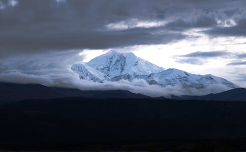 Photos gratuites de fond d'écran, hiver, montagne au sommet enneigé