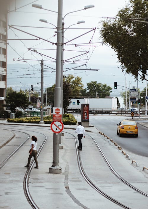 Základová fotografie zdarma na téma auto, dopravní systém, lidé