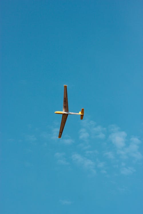 Fotobanka s bezplatnými fotkami na tému jasná obloha, let, letectvo