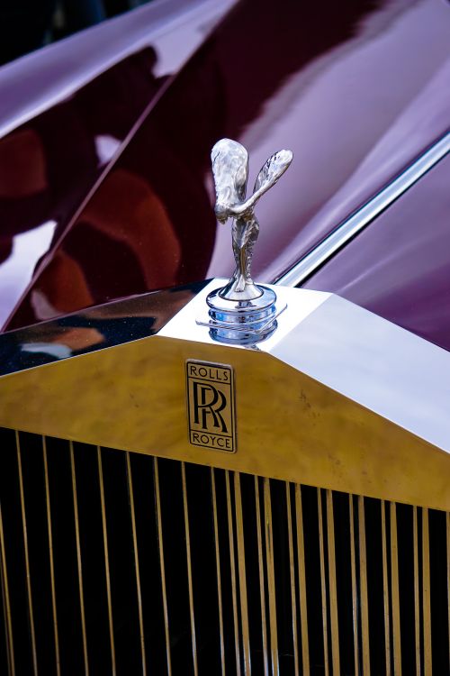 Free Close-up of the iconic Rolls-Royce Spirit of Ecstasy emblem on a luxury car hood. Stock Photo