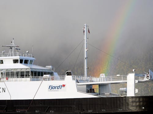 Ilmainen kuvapankkikuva tunnisteilla laiva, Norja, sateenkaari