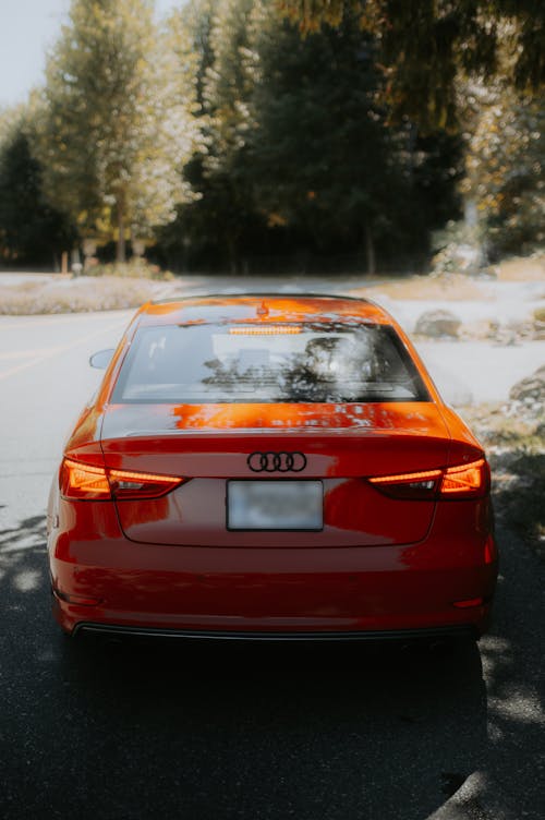 Безкоштовне стокове фото на тему «Audi, автомобільний, вертикальні постріл»