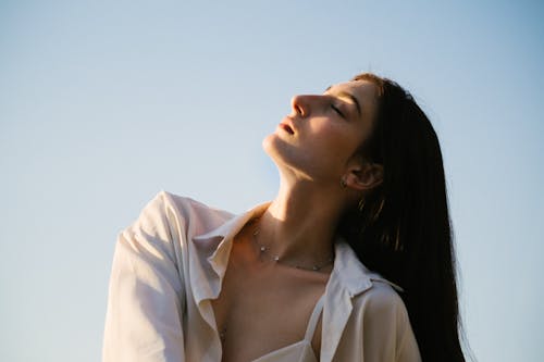 Close-Up Shot of a Beautiful Woman