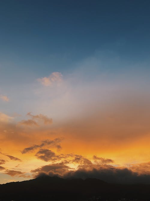 Darmowe zdjęcie z galerii z chmury, dramatyczny, pionowy strzał