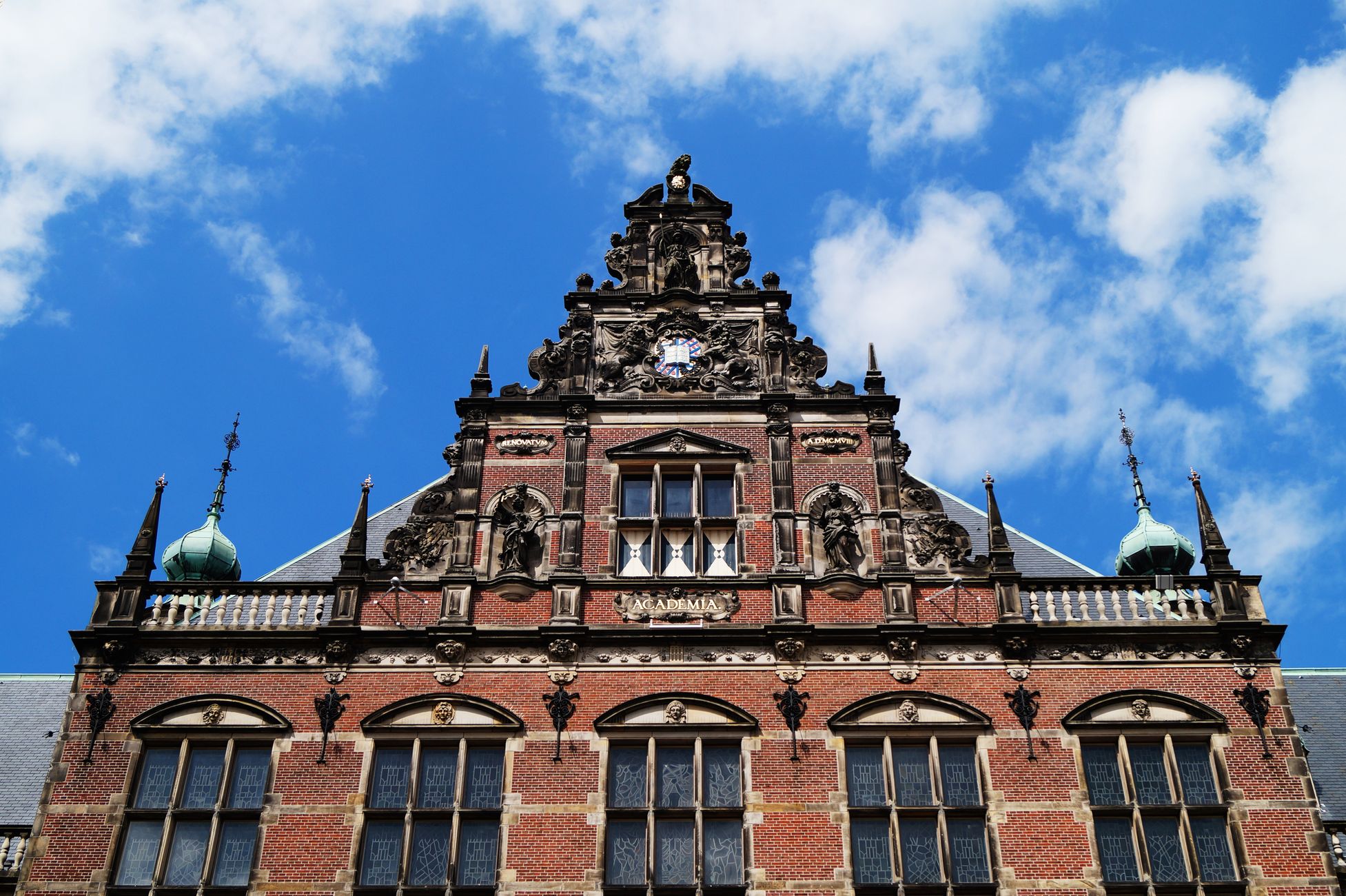 Miljardenverlies door verouderde betaalsystemen, Knaken stopt dienstverlening