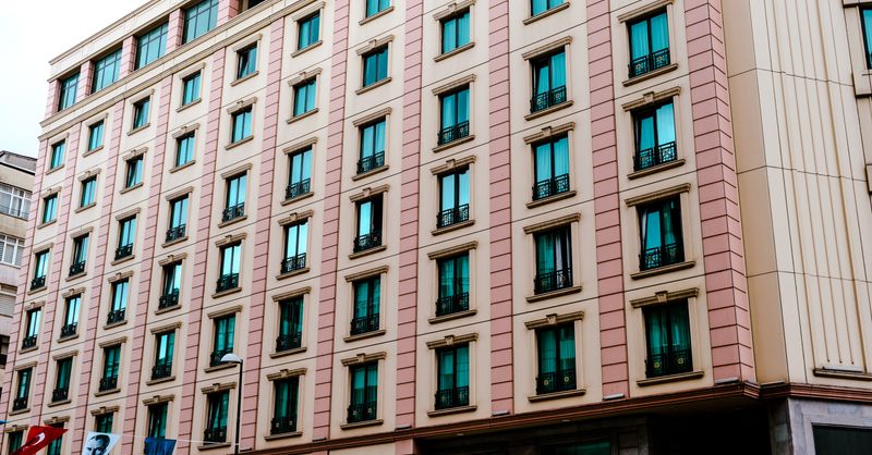 Hôtel et data : et si l’eSIM remplaçait le wifi public ?