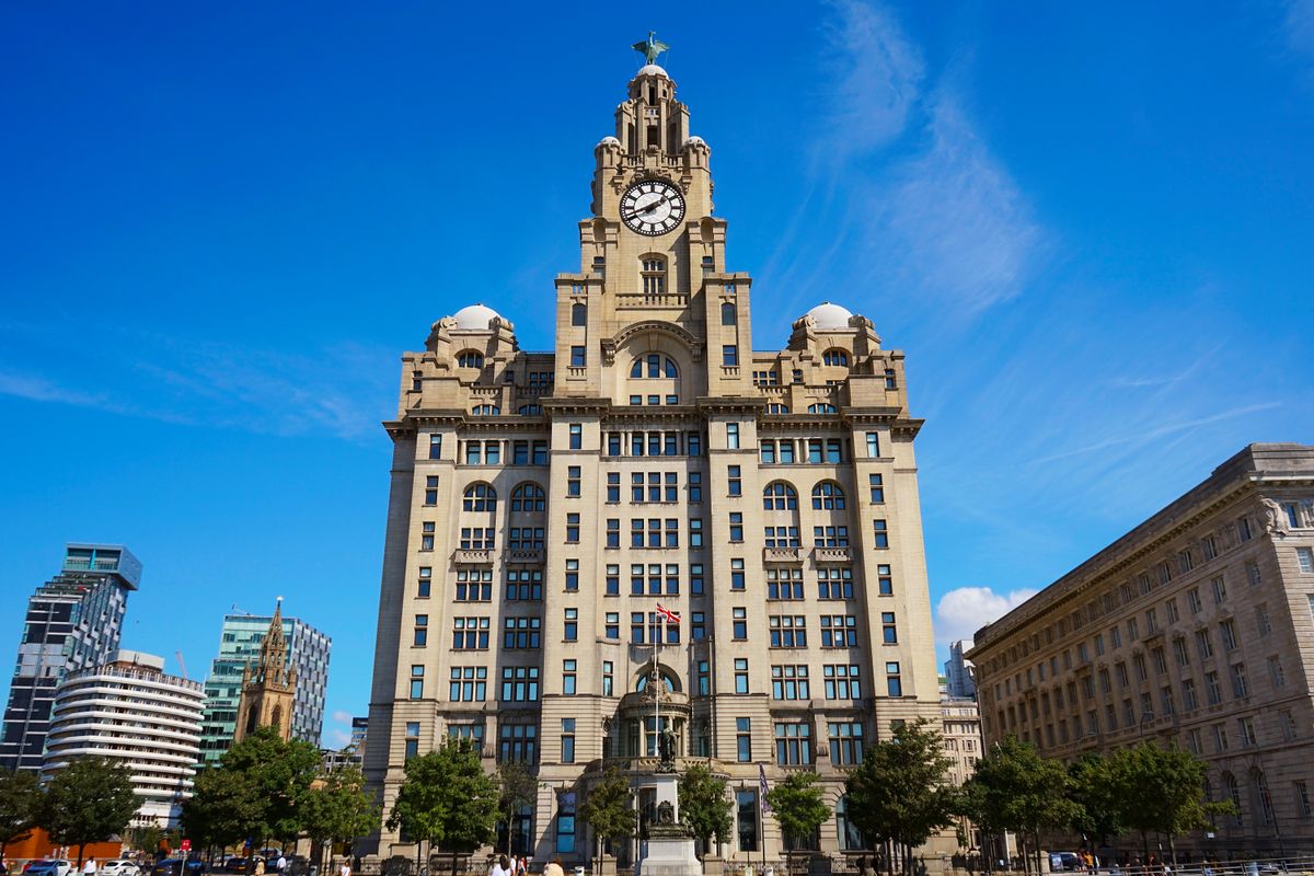 Royal Liver Building sub cer albastru