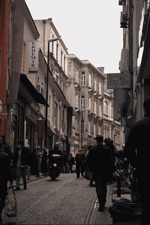 거리, 건물, 걷고 있는의 무료 스톡 사진
