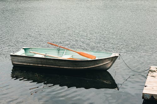 Gratis arkivbilde med båt, fortøyd, innsjø