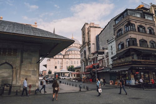 Fotobanka s bezplatnými fotkami na tému budovy, cestovať, chôdza