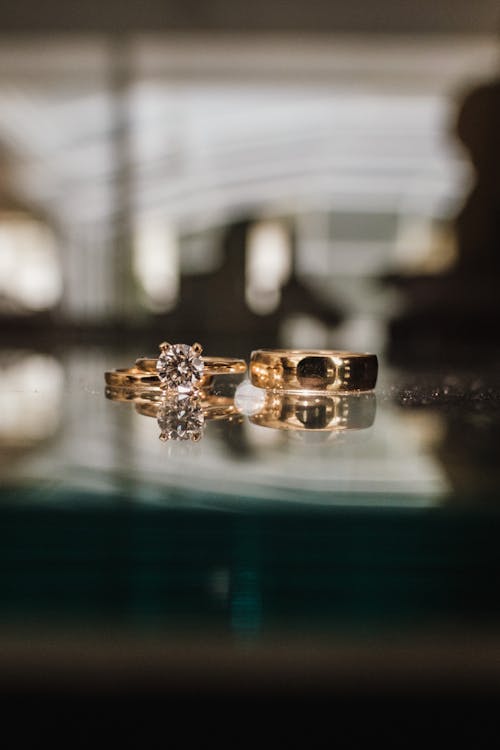 Foto stok gratis cincin berlian, cincin emas, cincin pertunangan