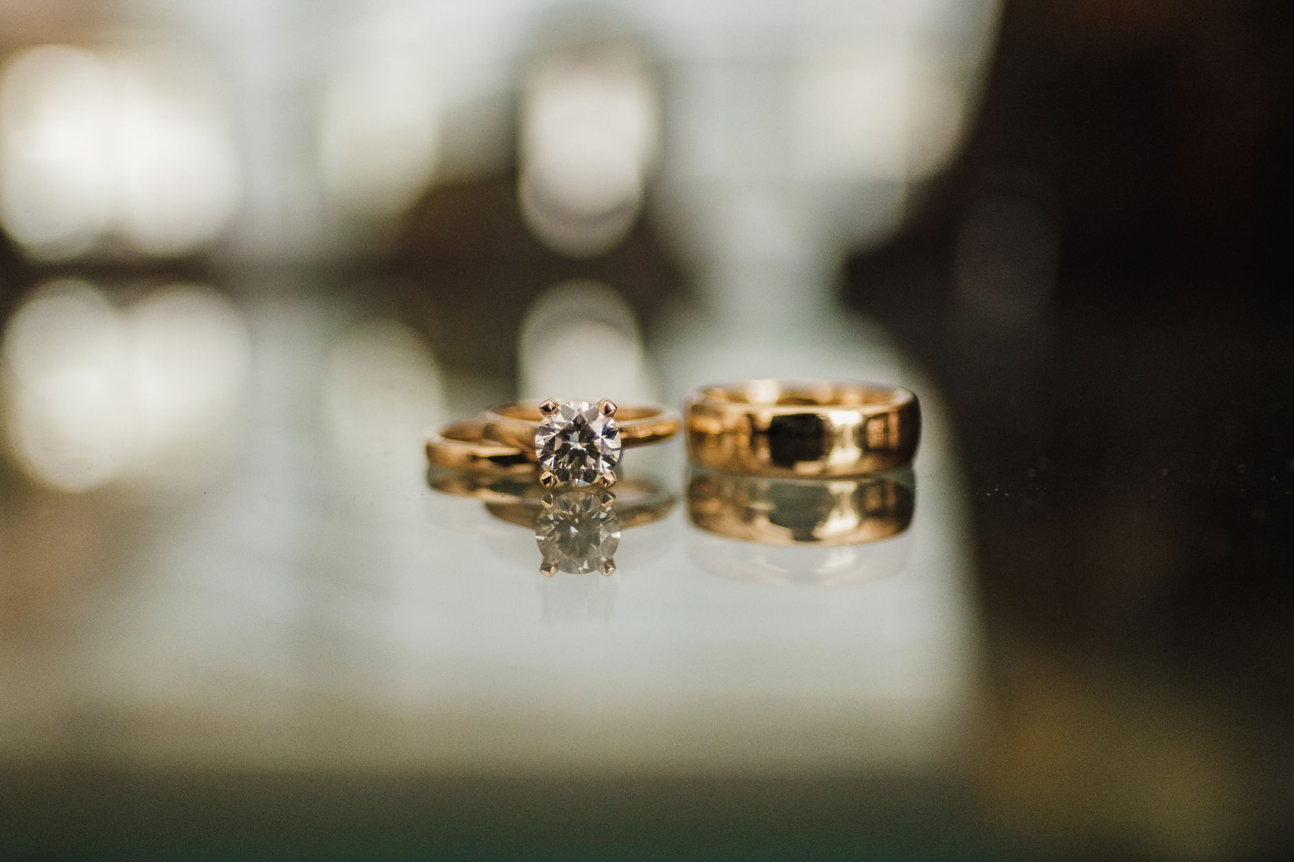 The Measured Gleam: Discernment in Fine Jewelry — Budget vs. Enduring Luxury in 2026