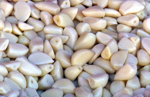 Free Pile of fresh peeled garlic cloves ready for cooking, great for flavoring dishes. Stock Photo